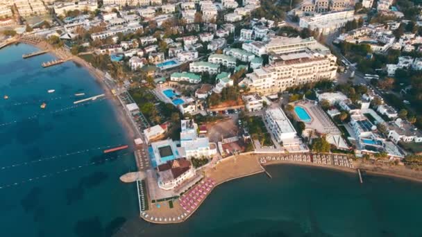 Hoteles Lujo Costa Del Mar Mediterráneo Bodrum Turquía Disparo Aéreo — Vídeos de Stock