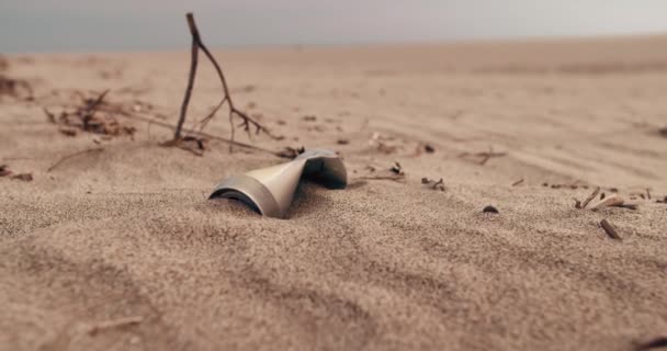 Aluminium Can Sand Desolate Territory Close Shot Apocalyptic Landscape Nuclear — Vídeo de stock