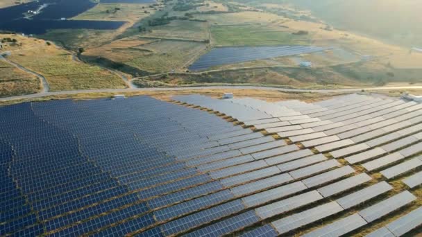 Panely Solárních Elektráren Řadě Zelené Energii Letecký Pohled — Stock video