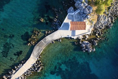 Yunanistan 'ın Ege Denizi' ndeki Chios adasında yer alan yarımadadaki Ortodoks Şapeli 'nin tepesinde