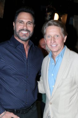 Don Diamont, Brad Bell, Shelia Carter 'ın 30 Yıllık Kutlamasında 31. Aşama' da, Cesur ve Güzel Set 'te 25 Ekim 2022' de Los Angeles, CA