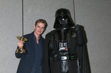 LOS ANGELES - 25 Ekim 2022 'de Burbank, CA' da bulunan Marriott Kongre Merkezi Basın Odası 'nda Satürn Ödülleri' nde Hayden Christensen, Darth Vader Karakteri