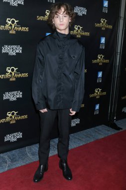 LOS ANGELES - 25 Ekim 2022 'de Burbank, CA' daki Marriott Kongre Merkezi 'ne 50. Satürn Ödülleri' nde Mason Thames geldi.