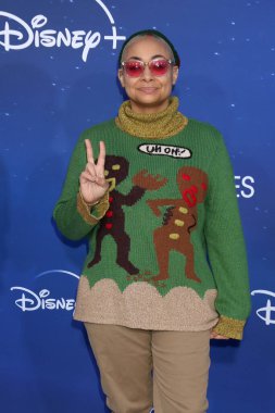 6 Kasım 2022 'de Burbank, CA' da Walt Disney Stüdyoları 'ndaki Noel Baba Gösterimi' nde Raven-Symone