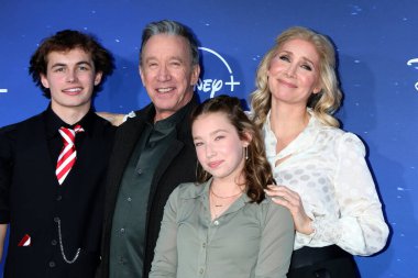 LOS ANGELES - NOV 6:  Austin Kane, Tim Allen, Elizabeth Allen-Dick, Elizabeth Mitchell at The Santa Clauses Premiere Screening at Walt Disney Studios on November 6, 2022 in Burbank, CA