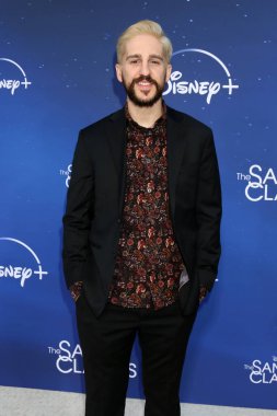 Eric Lloyd, 6 Kasım 2022 'de Burbank, CA' da Walt Disney Stüdyolarındaki Noel Baba Prömiyeri 'nde.