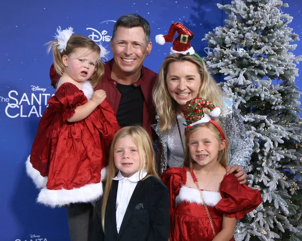Лос Анджелес Nov Beverly Mitchell Family Santa Clauses Premiere Screening — стоковое фото
