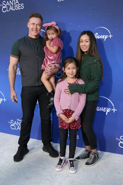 Los Angeles Nov Kevin Durand 家庭于2022年11月6日在加州伯班克的华特迪士尼制片厂的圣克劳斯首映 — 图库照片