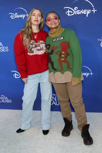 Los Angeles 11月6 Miranda Maday Raven Symone Santa Clasesプレミア上映会Atウォルト ディズニー — ストック写真