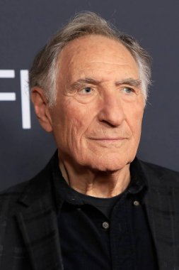 LOS ANGELES - 6 Kasım 2022 'de Los Angeles, CA' da TCL Çin Tiyatrosu 'ndaki Fabelmanlar' da Judd Hirsch