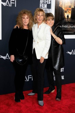 LOS ANGELES - 6 Kasım 2022 'de Los Angeles, CA' da Anne Spielberg, Nancy Spielberg, AFI Fest 'te Sue Spielberg - TCL Çin Tiyatrosu' nda Fabelmanlar