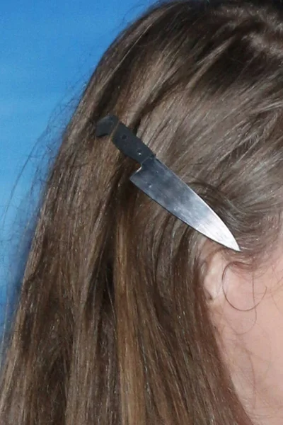 Los Angeles Nov Emily Gordon Hairclasp Detail Glass Onion Knives — Stock Photo, Image
