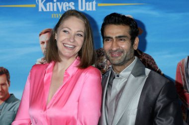 LOS ANGELES - NOV 14: Emily V. Gordon, Kumail Nanjiani 