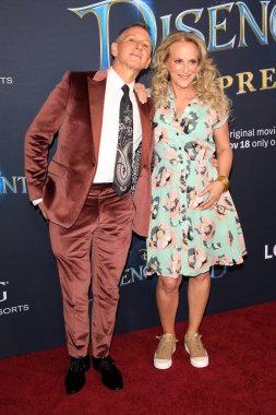 LOS ANGELES - 16 Kasım 2022 'de Adam Shankman, Anne Fletcher, El Capitan Tiyatrosu' ndaki Büyülü Prömiyer 'de