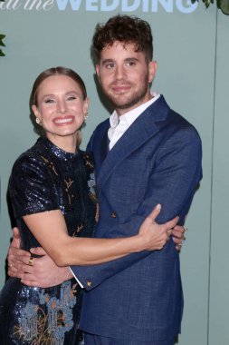 Kristen Bell, Ben Platt, 16 Kasım 2022 'de Westwood, CA' da, Village Theater 'daki düğün galasında nefret ettiğimiz kişiler arasında.