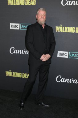 LOS ANGELES - 20 Kasım 2022 'de Los Angeles' taki The Walking Dead Finale 'de Michael Cudlitz