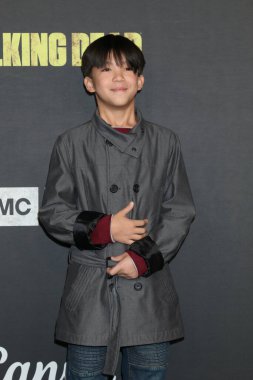 LOS ANGELES - 20 Kasım 2022 'de Los Angeles' taki The Walking Dead Finale 'de Kien Michael Spiller