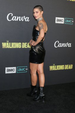 LOS ANGELES - 20 Kasım 2022 'de Los Angeles' taki The Walking Dead Finale 'de Nadia Hilker