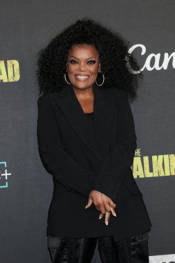 LOS ANGELES - 20 Kasım 2022 'de Yvette Nicole Brown, The Walking Dead Finale at Orpheum Theatre, Los Angeles, CA