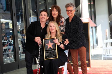 LOS ANGELES - 4 Kasım 2022 'de Los Angeles, Kaliforniya' da düzenlenen Christina Applegate Yıldız Töreni 'nde David Faustino, Christina Applegate, Katey Sagal ve Amanda Beass.