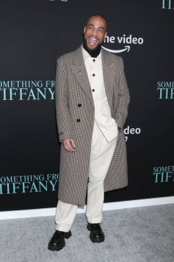 LOS ANGELES - 29 Kasım 2022 'de Century City, CA' da Tiffany 's Premiere' deki Something From Tiffany 'de Kendrick Sampson