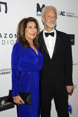 LOS ANGELES - 17 Kasım 2022 'de Beverly Hilton Oteli' nde 36. Geleneksel Amerikan Sineması Ödülleri 'nde Paula Wagner, Rick Nicita