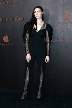 LOS ANGELES - 30 Kasım 2022 'de Westwood, CA' daki Village Theater 'da Laura Prepon