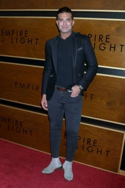 Ömer Şerif Jr. 1 Aralık 2022 'de Beverly Hills, CA' de Samuel Goldwyn Tiyatrosu 'nda Los Angeles İmparatorluğu' nda prömiyer aldı.