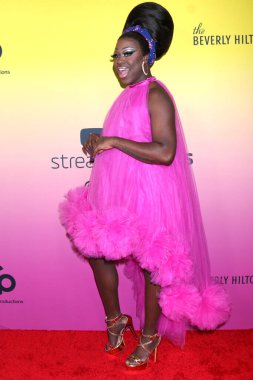 LOS ANGELES - 4 Aralık 2022 'de Beverly Hilton Oteli' nde verilen Christopher D. Caldwell adlı Drag Queen Bob, 4 Aralık 2022 'de