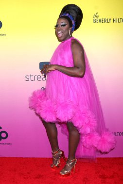 LOS ANGELES - 4 Aralık 2022 'de Beverly Hilton Oteli' nde verilen Christopher D. Caldwell adlı Drag Queen Bob, 4 Aralık 2022 'de