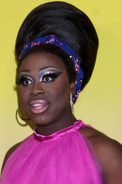 LOS ANGELES - 4 Aralık 2022 'de Beverly Hilton Oteli' nde verilen Christopher D. Caldwell adlı Drag Queen Bob, 4 Aralık 2022 'de