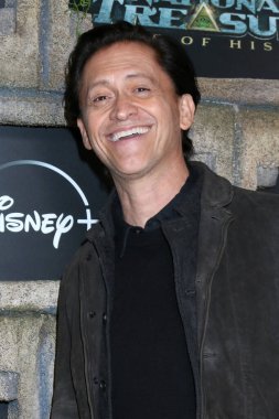 LOS ANGELES - 5 Aralık 2022 'de Clifton Collins Jr., National Treasure - Edge of History Disney + Original Series Red Halı Etkinliği El Capitan Tiyatrosu' nda 5 Aralık 2022 'de Los Angeles, CA