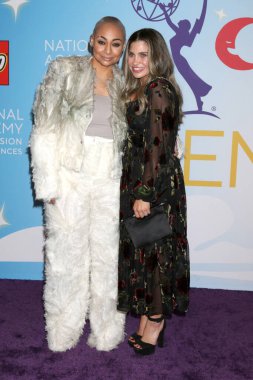 LOS ANGELES - 10 Aralık 2022 Çocuk ve Aile Emmy Yaratıcı Ödülleri 'nde Raven-Symone, Danielle Fishel, 10 Aralık 2022' de Ebell Tiyatrosu 'na gelenler,