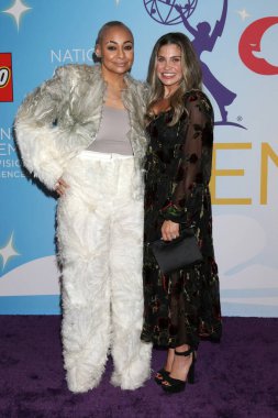 LOS ANGELES - 10 Aralık 2022 Çocuk ve Aile Emmy Yaratıcı Ödülleri 'nde Raven-Symone, Danielle Fishel, 10 Aralık 2022' de Ebell Tiyatrosu 'na gelenler,