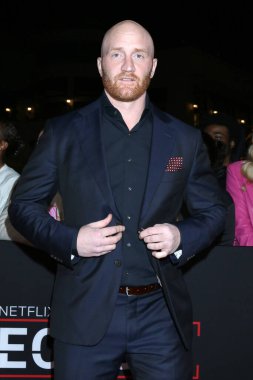 LOS ANGELES - 8 Aralık 2022 'de Los Angeles, CA' daki The Acruit Netflix Seriews Premiere 'de Christian Jadah