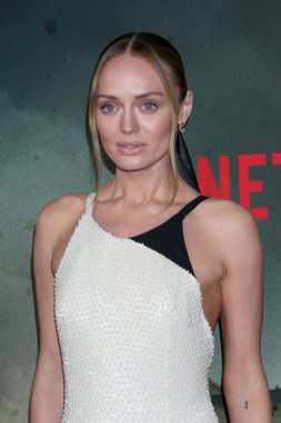 LOS ANGELES - 8 Aralık 2022 'de Los Angeles, CA' da The Acruit Netflix 'in AMC Theaters' daki galasında Laura Haddock