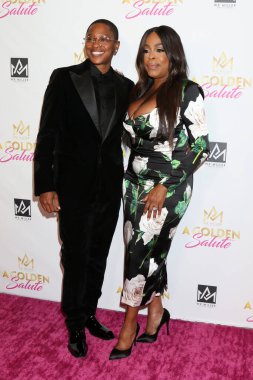 LOS ANGELES - 8 Ocak 2023 'te Marina Del Rey, CA' da Jessica Betts, Niecy Nash-Betts, Sheryl Lee Ralph ve Niecy Nash-Betts 'i Golden Salute' da selamladı.