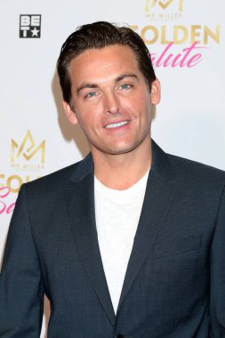 Kevin Zegers, 8 Ocak 2023 'te Marina Del Rey, CA' da bulunan Ritz Carlton Oteli 'nde Sheryl Lee Ralph ve Niecy Nash-Betts' e Altın Selamı sundu.
