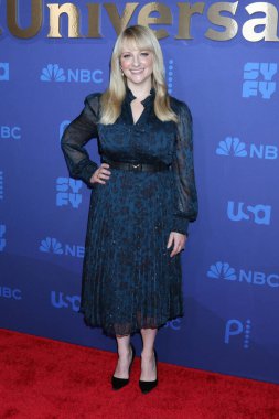LOS ANGELES - JAN 15:  Melissa Rauch at NBCUniversal Press Tour Red Carpet at the Langham Pasadena Hotel  on January 15, 2023 in Pasadena, CA