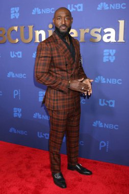 LOS ANGELES - JAN 15:  Adrian Holmes at NBCUniversal Press Tour Red Carpet at the Langham Pasadena Hotel  on January 15, 2023 in Pasadena, CA