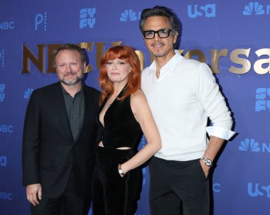 LOS ANGELES - JAN 15:  Rian Johnson, Natasha Lyonne, Benjamin Bratt at NBCUniversal Press Tour Red Carpet at the Langham Pasadena Hotel  on January 15, 2023 in Pasadena, CA