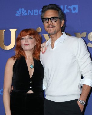 LOS ANGELES - JAN 15:  Natasha Lyonne, Benjamin Bratt at NBCUniversal Press Tour Red Carpet at the Langham Pasadena Hotel  on January 15, 2023 in Pasadena, CA