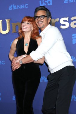 LOS ANGELES - JAN 15:  Natasha Lyonne, Benjamin Bratt at NBCUniversal Press Tour Red Carpet at the Langham Pasadena Hotel  on January 15, 2023 in Pasadena, CA