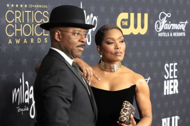 LOS ANGELES - JAN 15:  Courtney B. Vance, Angela Bassett at 2023 Critics Choice Awards - Arrivals at the Fairmont Century Plaza on January 15, 2023 in Century City, CA