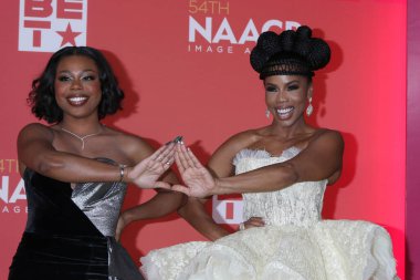 LOS ANGELES - FEB 25:  Gail Bean, Brandee Evans at the NAACP Image Awards Arrivals at the Pasadena Civic Auditorium on February 25, 2023 in Pasadena, CA