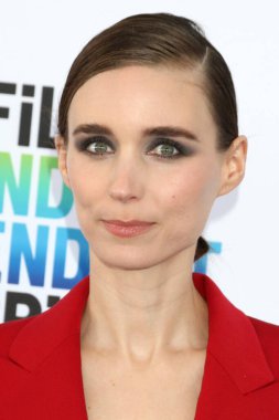 ROoney Mara, 4 Mart 2023 'te Santa Monica, CA' da bulunan Çadırdaki Bağımsız Ruh Ödülleri 'nde.