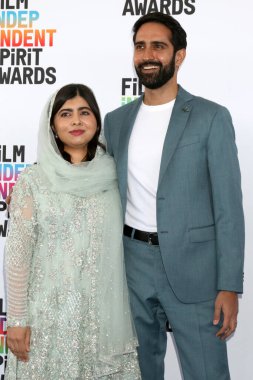 Malala Yousafzai, Asser Malik, 4 Mart 2023 'te Santa Monica, CA' da bulunan Çadırdaki Bağımsız Ruh Ödülleri 'nde.