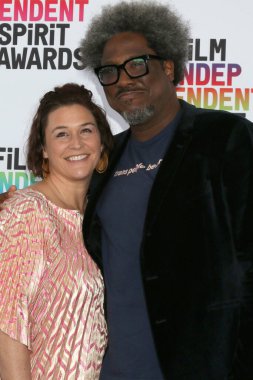 Melissa Hudson Bell, W. Kamau Bell, 4 Mart 2023 'te Santa Monica, CA' da bulunan Çadırdaki Bağımsız Ruh Ödülleri 'nde.