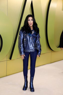 Cher, 9 Mart 2023 'te Batı Hollywood' da Pasifik Tasarım Merkezi 'ndeki Versace FW23 Show' da.
