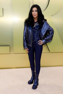 Cher, 9 Mart 2023 'te Batı Hollywood' da Pasifik Tasarım Merkezi 'ndeki Versace FW23 Show' da.